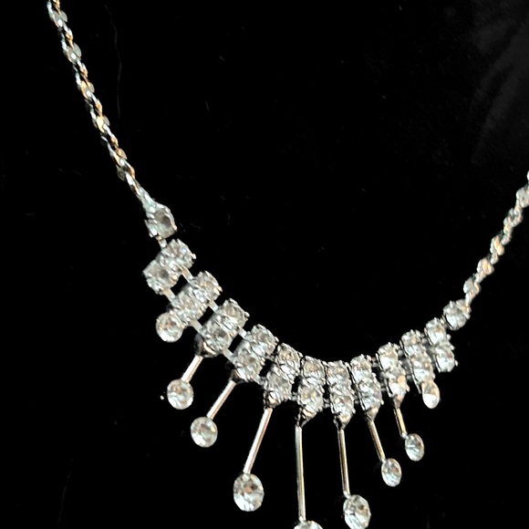 2 PIECE CLEAR RHINESTONE EARRING AND NECKLACE SET - Picture 10 of 13